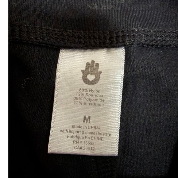 EUC Spiritual Gangster Namaste leggings black w white print on rear yoga sz M - Picture 3 of 7